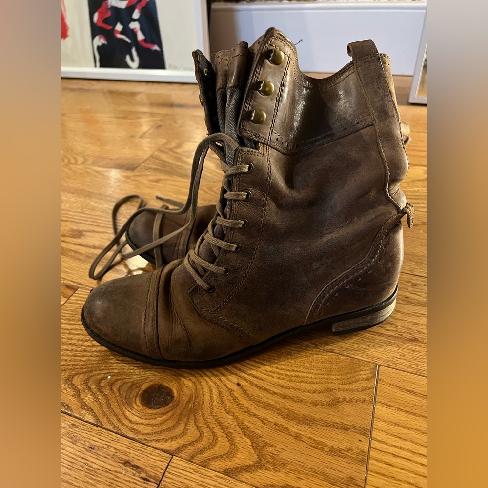 Brown Leather Combat Boots / Indigo by Clark’s / worn look / Size 7.5